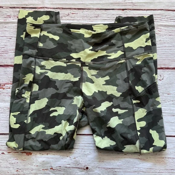 Lululemon Fast and Free Crop 23 in Heritage 365 Camo Crispin Green